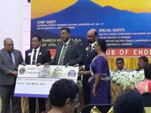 Donation one million to Eye Hospital By Lions Club of Enderamulla